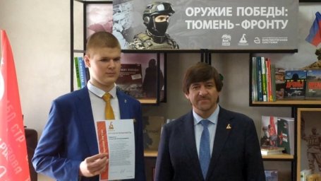 Глава города Тюмени оценил работу юного изобретателя Глава города Тюмени оценил работу юного изобретателя